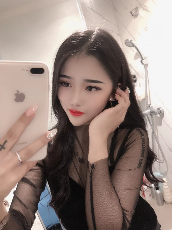 龙华又纯又欲的小嫣